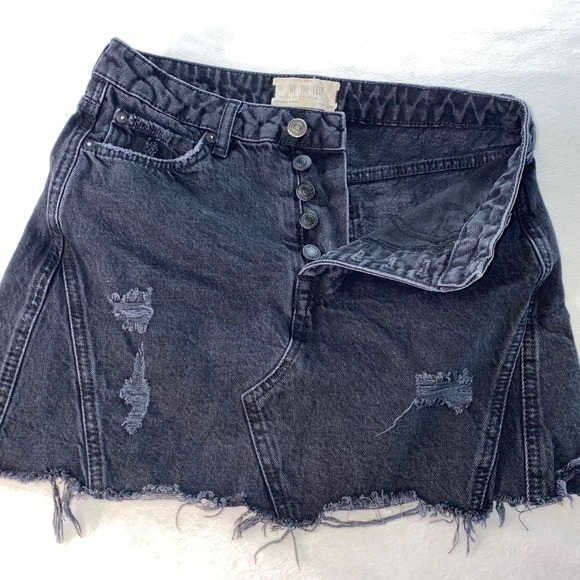We The Free Denim Mini Skirt Sz 27 A Line Grunge Distressed Hem Black Button Fly - Picture 1 of 14